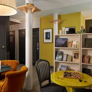 Les Plumes 4*, Paris France